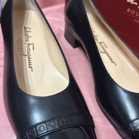 Ladies brand new authentic Salvatore Ferragamo shoes 8 1/2  4A - Picture 2 of 8